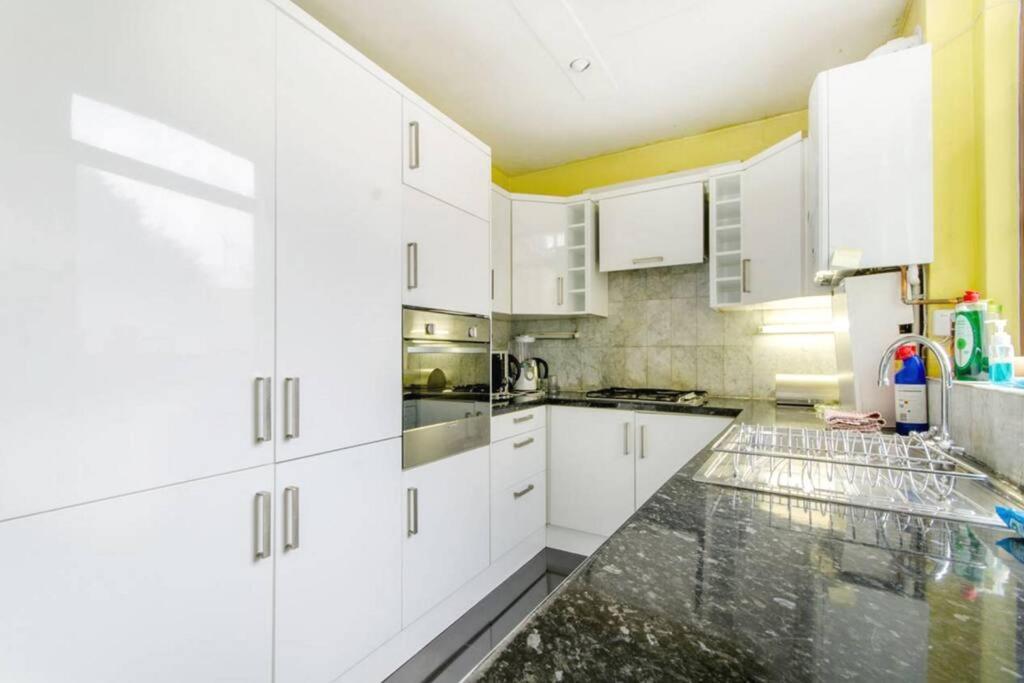 Stunning Three Bed In West Hampstead Lejlighed London Eksteriør billede